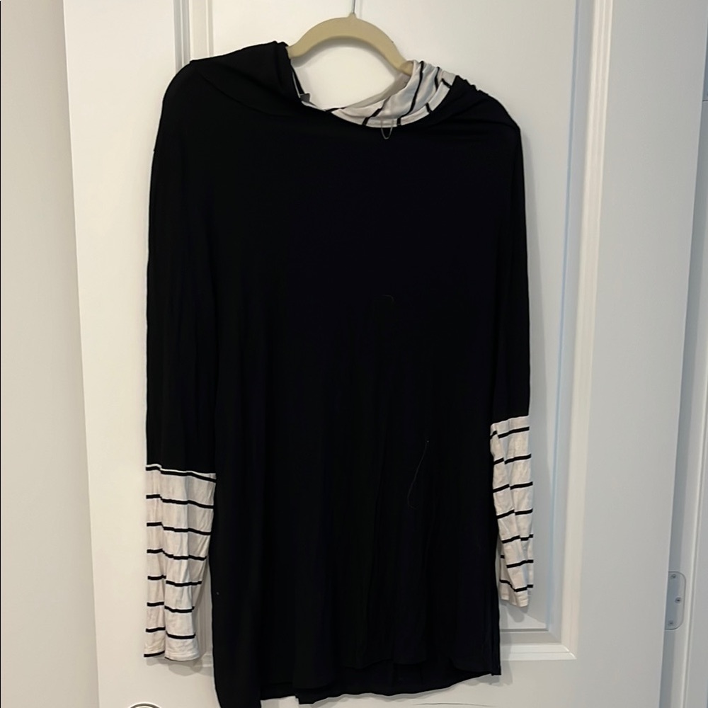 NWOT Honeyme Black and White Asymmetrical Hoodie